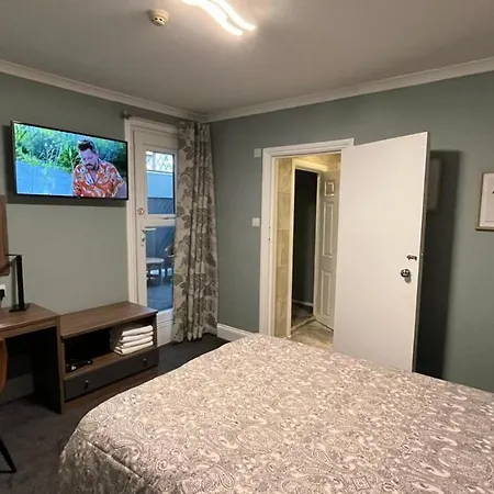 Charlotte Guest House-2